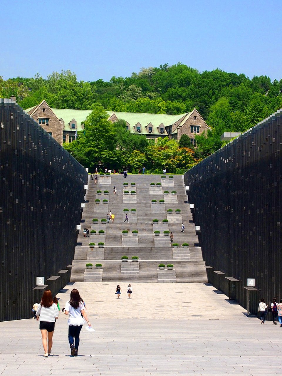 The amazing glass structure ECC at Ewha