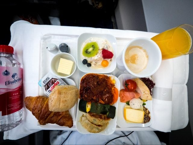 Review of NEW Lufthansa Business Class Airbus A350 - Once In A Lifetime ...