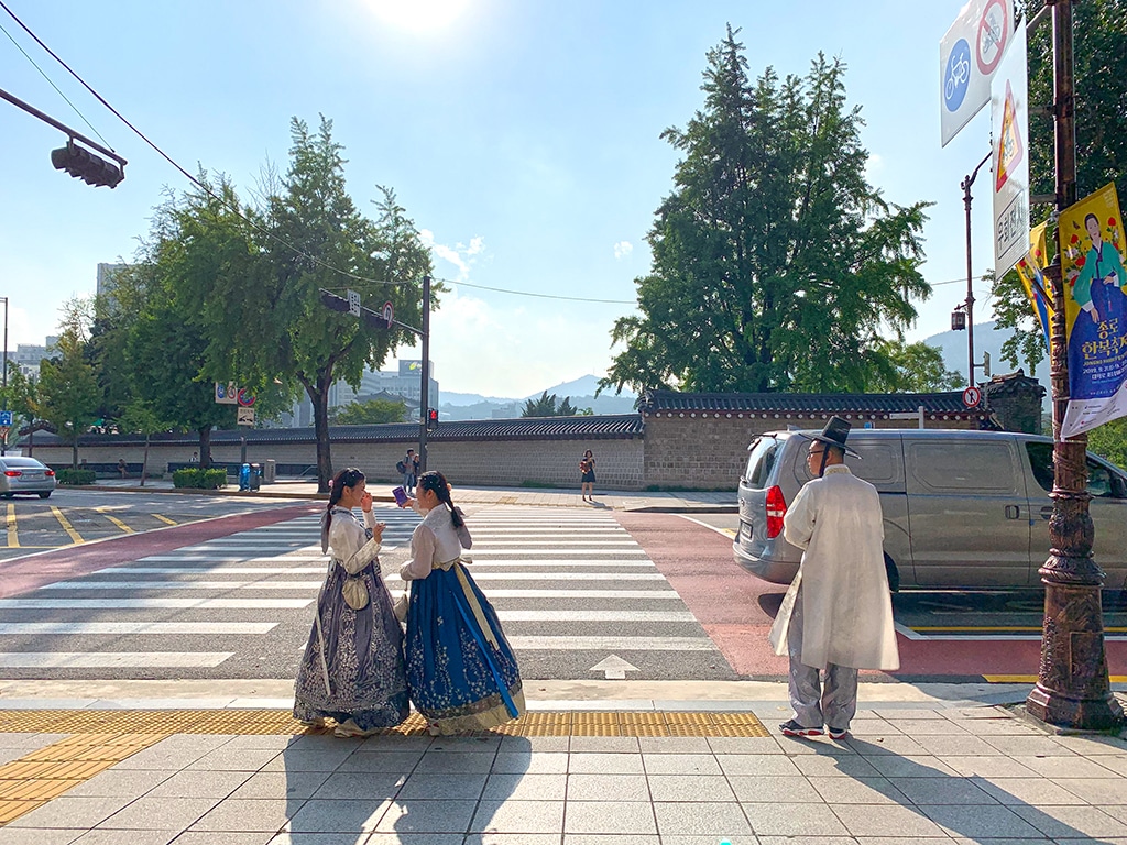 Walking around Seoul in hanbok