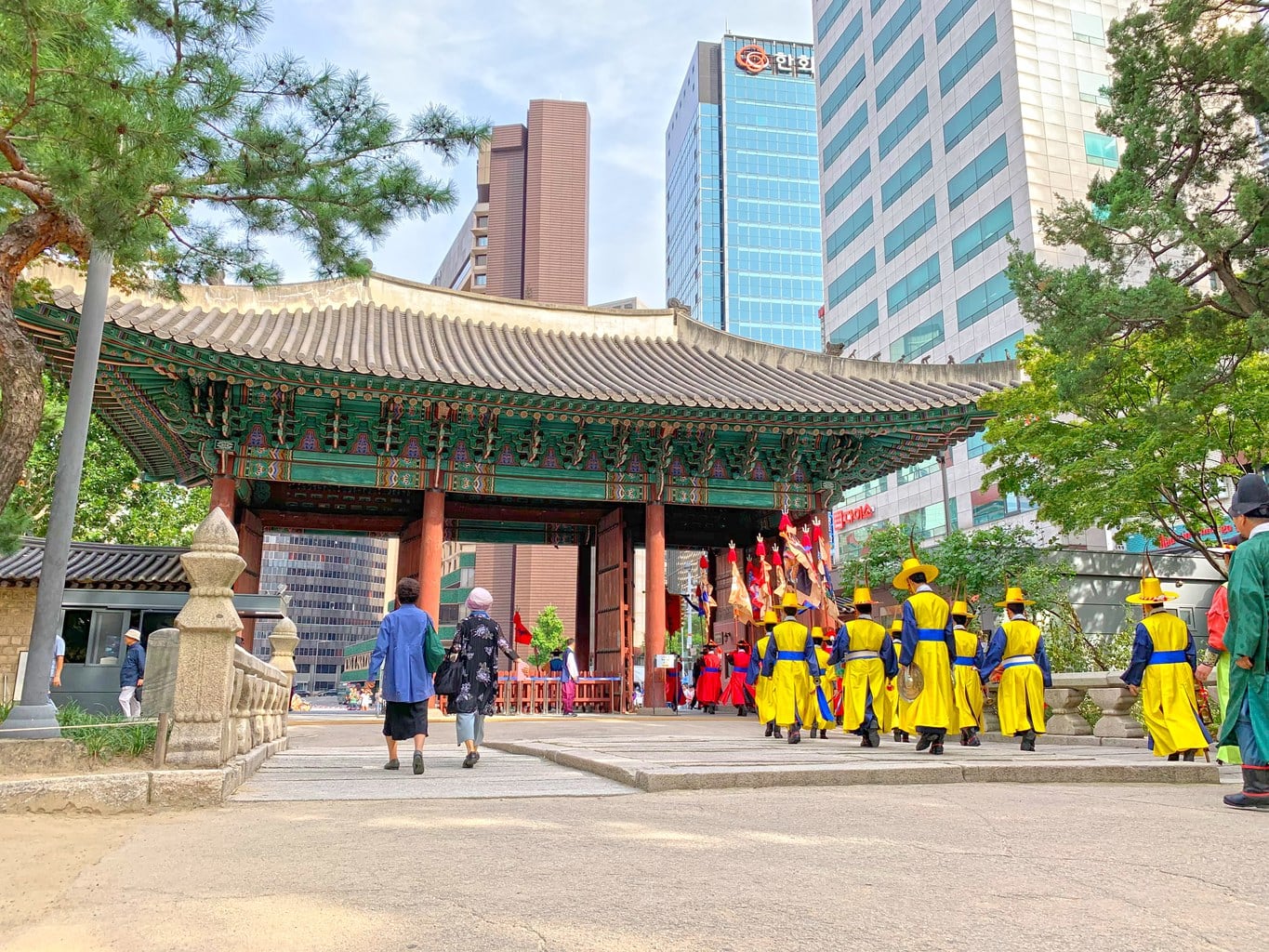 Changing of the guards at Deokhongjeon Palace Gate