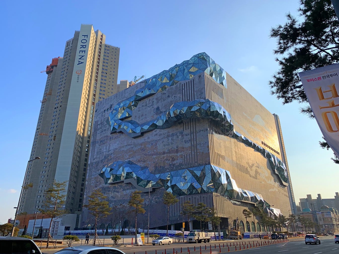 Galleria Gwanggyo - those glass bulges are walkable and you can look down